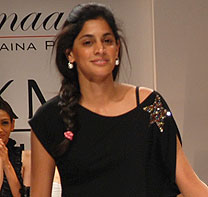 Deepika Padukone and Malaika Arora's Louis Vuitton handbags are signs of  chic beginnings; Guess their costs