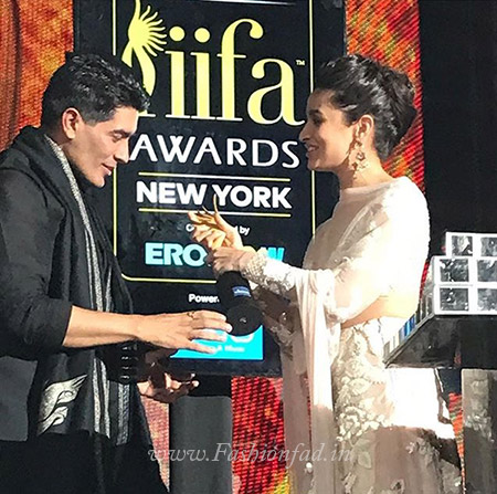 Manish Malhotra wins 50th Award at IIFA Awards 2017 - Fashionfad